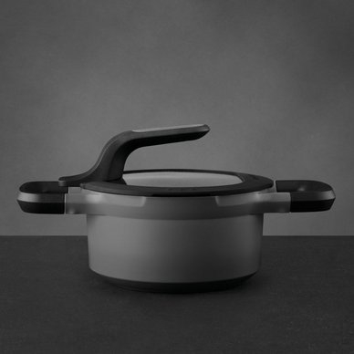 BERGHOFF KOOKPAN 24CM ZWART 4,7LTR ()